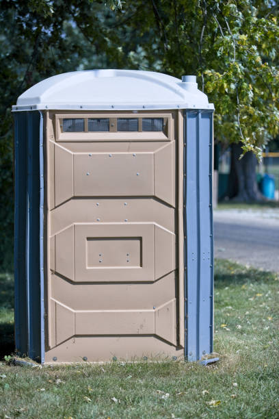 Best Luxury portable toilet rental  in Francisville, KY